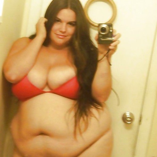 Chubby Amateur Nude Selfie