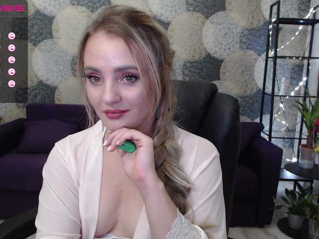 LadyPoly Bisexual White Handjob Chatting Webcam Green Eyes Caucasian